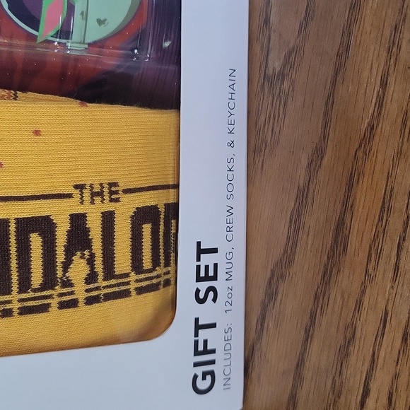 NWOT Mandalorian gift set and POP The Child with frog - Picture 3 of 6